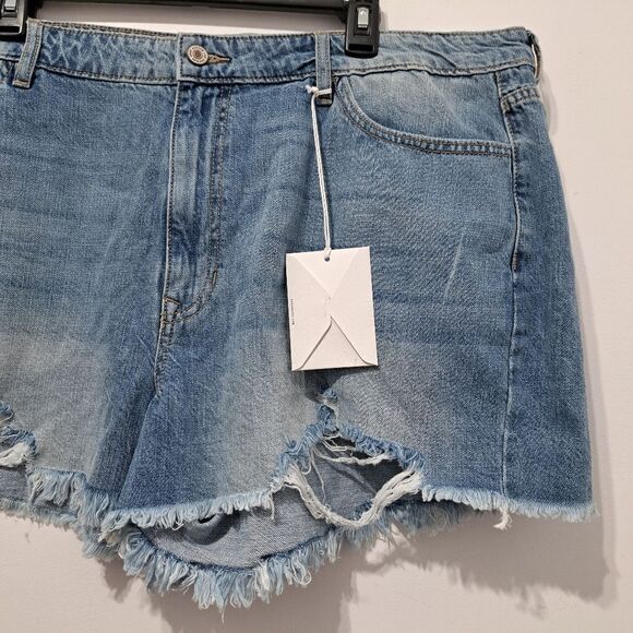 KanCan Denim High-Waisted Distressed Raw Hem Shorts Size 3XL Faded Blue NWT - Picture 12 of 16